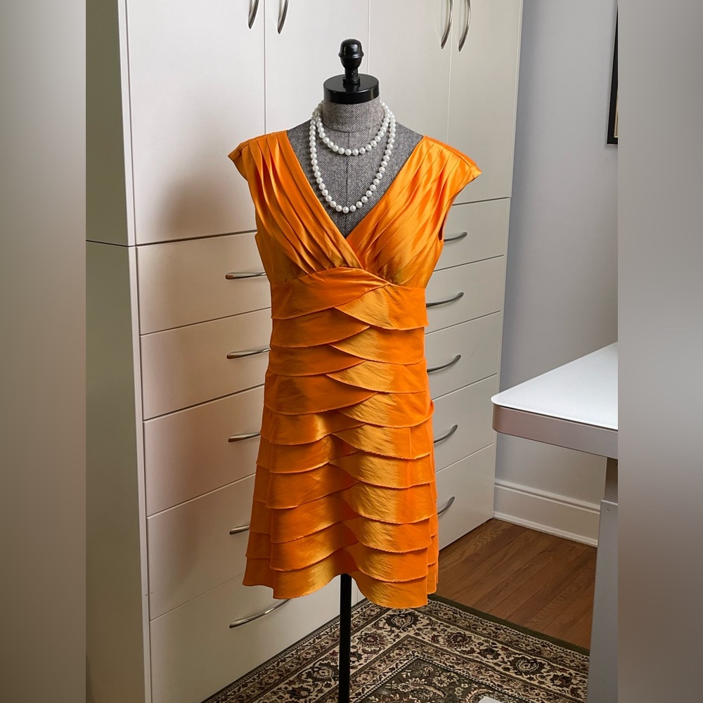 GORGEOUS AND VERY UNIQUE DRESS! You will impress everyone!👑